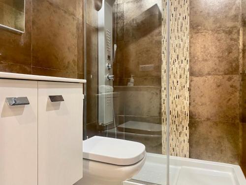 a bathroom with a toilet and a shower at Misericórdia Garden Homes in Vila do Conde