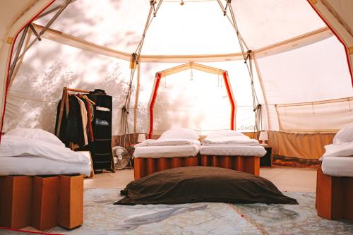 a room with three beds in a tent at Glamping Camp mit Komfortzelten in Losheim am See in Losheim