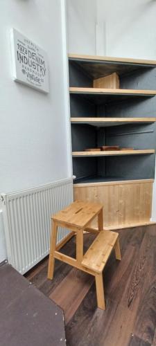 a wooden bench and a table in a room at la Sapinière in Saint-Vincent-de-Paul