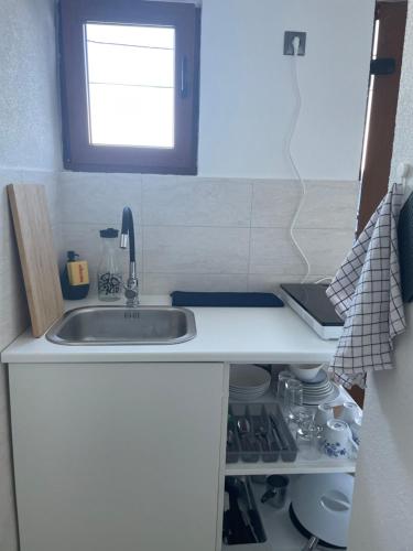 a small kitchen with a sink and a window at Studio Apartman Lana 3 in Ičići