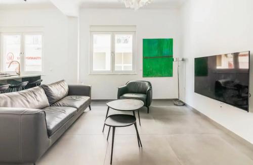 3 bedroom New Modern Flat in the heart of Athens