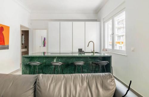 3 bedroom New Modern Flat in the heart of Athens