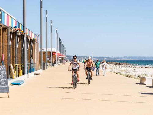 Paloma Caparica Beach
