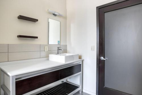 a bathroom with a sink and a mirror at Downtown 2br w pool gym wd nr Convention Center LAX-1039 in Los Angeles