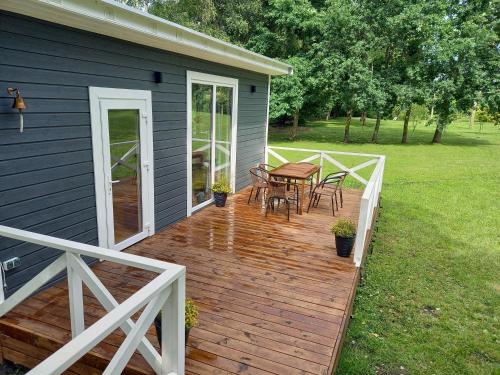 Taman di luar Namelis Drevernoje