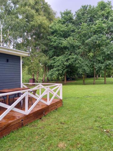 Taman di luar Namelis Drevernoje