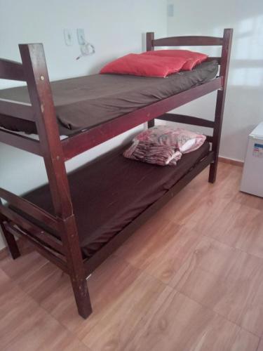 - deux lits superposés dans une chambre dans l'établissement Hotel Marquês de Maricá, à Maricá