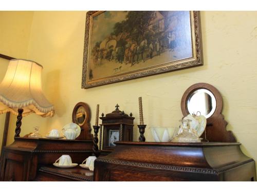 a room with a painting on the wall and a mirror at Gusthof Lumiere - Vacation STAY 41349v in Fujikawaguchiko