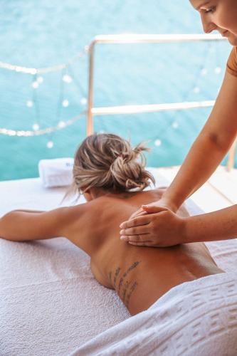 a woman getting a massage on a bed at Floating Experience - Casa flutuante a 25 min do Porto in Póvoa de Varzim