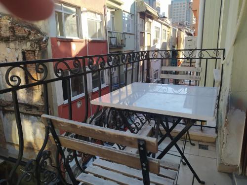 Een balkon of terras bij Gaia Art Hostel Hotel