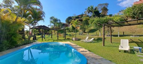 a swimming pool in the yard of a house at Pousada Cheiro de Mato in Penedo