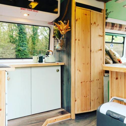 uma vista interior de uma cozinha num trailer em Annie The Ambulance (Drive away campervan) em Skewen