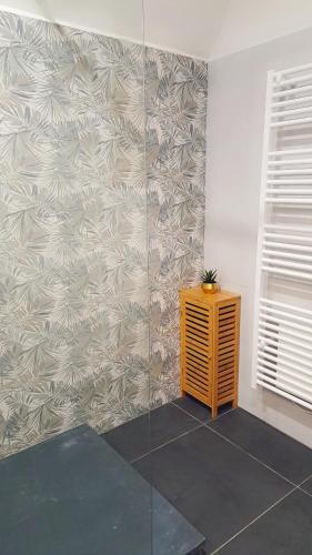 a room with a wall with a wall at Les chambres du Chateau de Fenestrelle in Aubagne