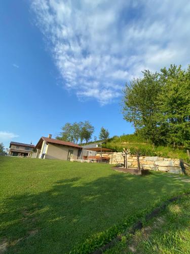 a large yard with a house and a tree at Ca' del magu in San Michele Mondovì