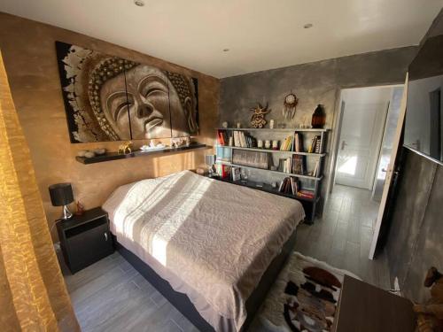 a bedroom with a bed with a large head on the wall at Charmant appartement T3 la Ciotat in La Ciotat