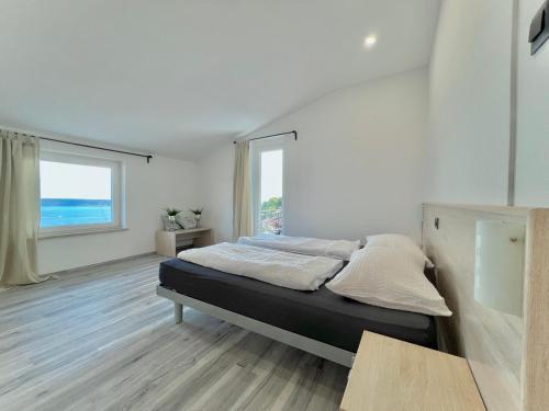 Una cama o camas en una habitación de Apartma Portorož