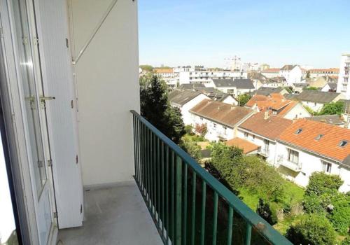 een balkon met uitzicht op de stad bij Tours centre in Tours