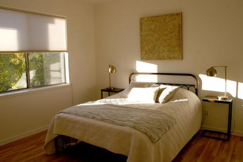 a bedroom with a bed and a window at Eagle View Haven in Prescott