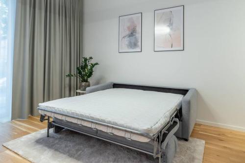 Voodi või voodid majutusasutuse Uus korter Pärnu rannarajoonis toas