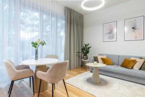 Istumisnurk majutusasutuses Uus korter Pärnu rannarajoonis