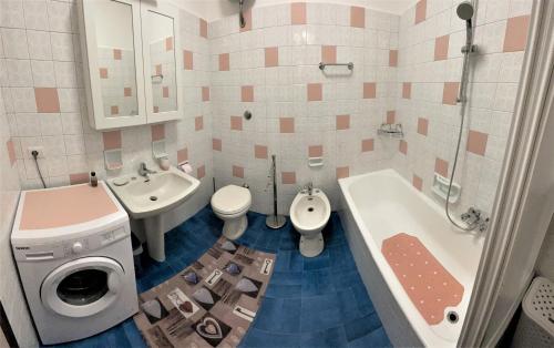 a bathroom with a toilet and a sink and a tub at La Casa di Sisi in Rapallo