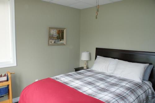 Ein Bett oder Betten in einem Zimmer der Unterkunft Top of Algonquin Bed and Breakfast