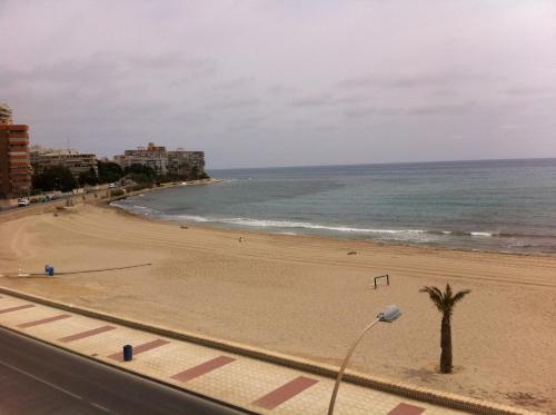 Fotografia z galérie ubytovania Frente al mar, a 10 metros de la playa, vistas increíbles del mar, reformado 2021 !!! v destinácii El Campello