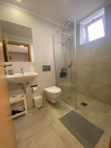 Ένα μπάνιο στο Like a Local Guest House