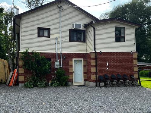 5 Bedrooms Cottage at Rice Lake!