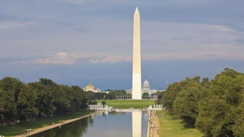 widok na pomnik Waszyngtonu w Waszyngtonie w obiekcie Walk to 2 metro's, furnished studio, private, parking, wifi. w mieście Arlington