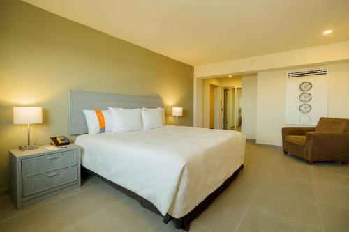 Ένα ή περισσότερα κρεβάτια σε δωμάτιο στο Real Inn Mexicali