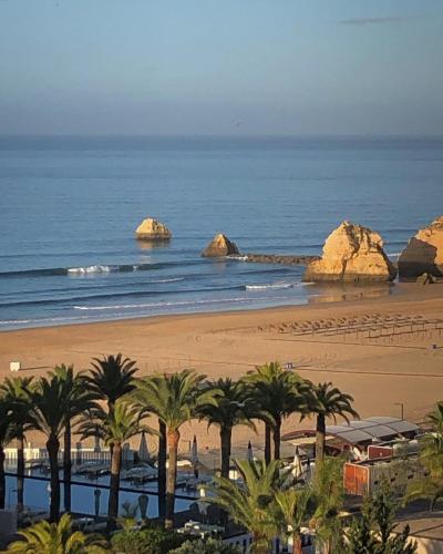 Casa Sol WIFI, AC, Pool, Near Praia da Rocha Beach