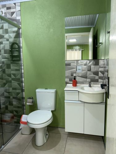 a bathroom with a toilet and a sink and a shower at Recanto das Araucárias - Carazal, Gramado. in Gramado