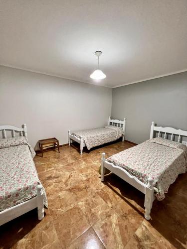 Habitación con 2 camas en una habitación en Departamento céntrico en Lujan de Cuyo en Luján de Cuyo