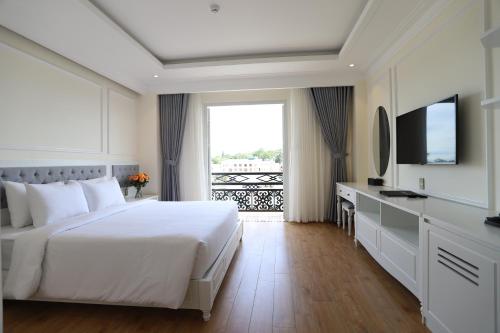 Postel nebo postele na pokoji v ubytování Le Marais Hotel Dalat