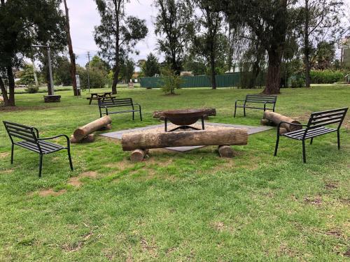 Κήπος έξω από το Armidale Tourist Park