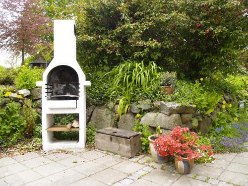a cat in a cat house in a garden at Juhl's Bed & Breakfast in Kolding