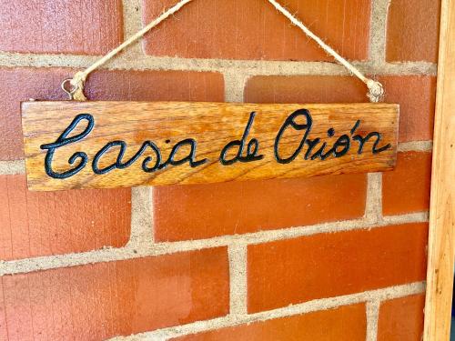 Ein Zertifikat, Auszeichnung, Logo oder anderes Dokument, das in der Unterkunft Casa de Orion ausgestellt ist