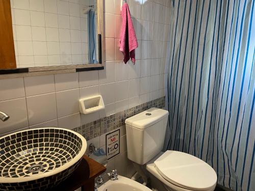 Ένα μπάνιο στο Departamento Único en Mendoza
