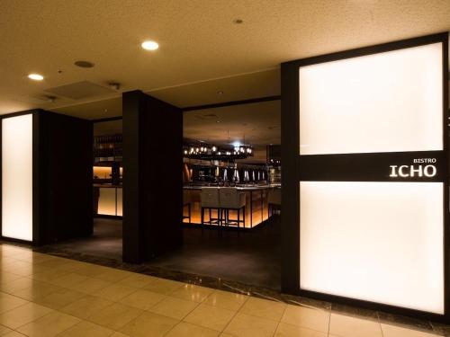 品川プリンスホテルNタワーに飾ってある許可証、賞状、看板またはその他の書類