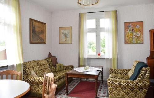 Гостиная зона в Three-Bedroom Holiday Home Bräkne-Hoby With A Fireplace 05