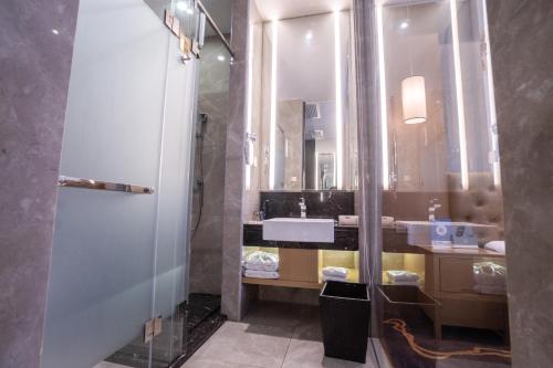 Ένα μπάνιο στο Taishan He Style Hotel