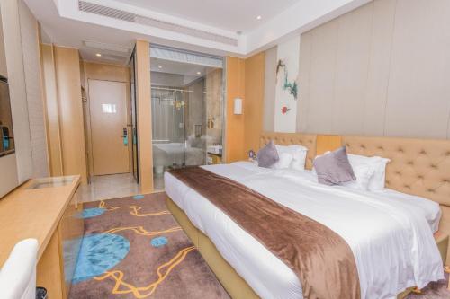 Ένα ή περισσότερα κρεβάτια σε δωμάτιο στο Taishan He Style Hotel