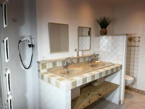 a bathroom with two sinks and a mirror at La Cité Secrète in Carcassonne