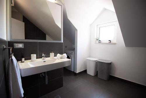 Gallery image of Milic Apartments - by the sea in Sutivan