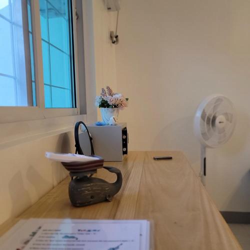 a room with a desk with a chair and a fan at TuloMir #C 뚤로미르 행복한 2인실 in Moalboal