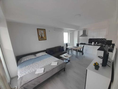 Postel nebo postele na pokoji v ubytování Apartman Ohrid