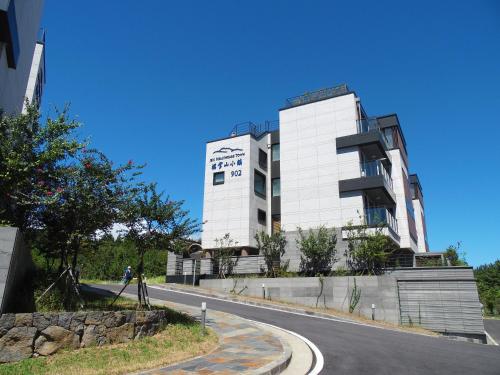 a building on the side of a road at Healthcare Town Resort in Seogwipo