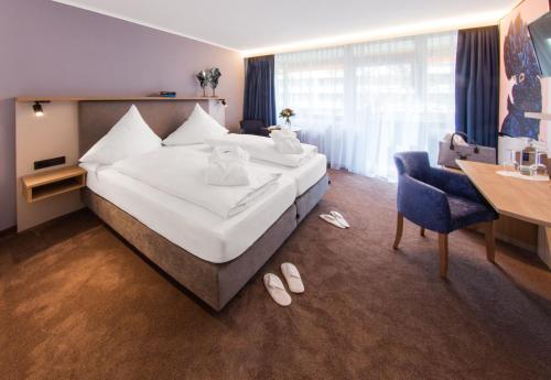 Letto o letti in una camera di Thermen-Hotel Rottaler Hof