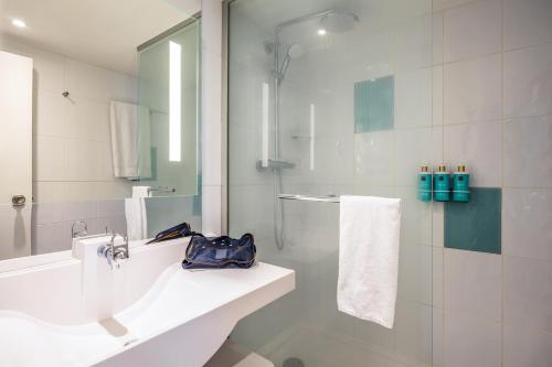 Un baño de Hotel Novotel Brussels Off Grand Place